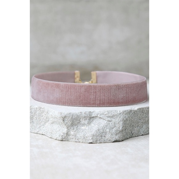 Urban Outfitters Jewelry - ❌sold❌Mauve velvet choker